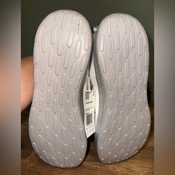 Adidas White Athletic Men's Shoes size 10. Women’s size 11 - Picture 8 of 9